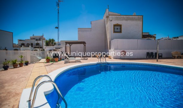 Resale - House -
VISTABELLA GOLF - Entre Naranjos
