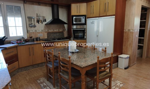 Revente - Villa -
Seron