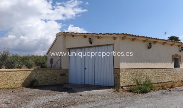 Revente - Villa -
Seron
