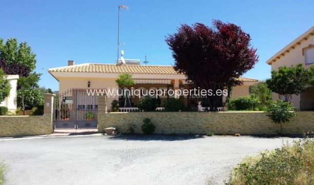 Revente - Villa -
Seron