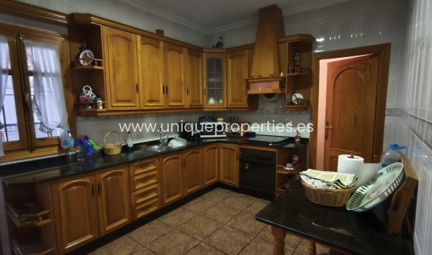 Herverkoop - Village House -
Caniles