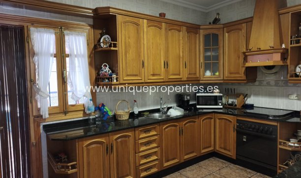 Herverkoop - Village House -
Caniles