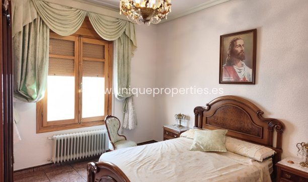 Herverkoop - Village House -
Caniles