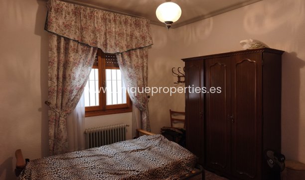 Herverkoop - Village House -
Caniles