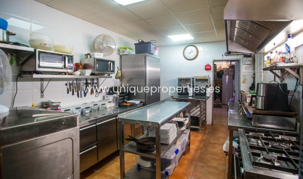 Reventa - Local -
Orihuela - Los Balcones Y los Altos