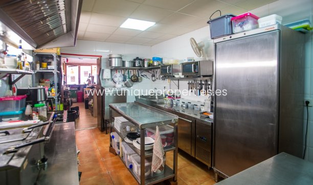 Reventa - Local -
Orihuela - Los Balcones Y los Altos