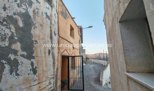 Resale - Village House -
Purchena