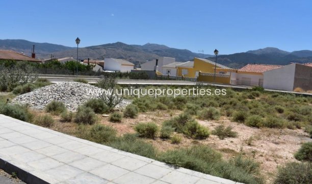 Herverkoop - Land -
Cela