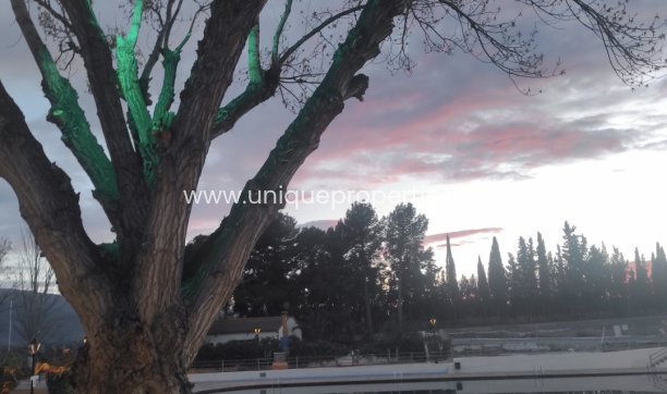 Herverkoop - Land -
Cela