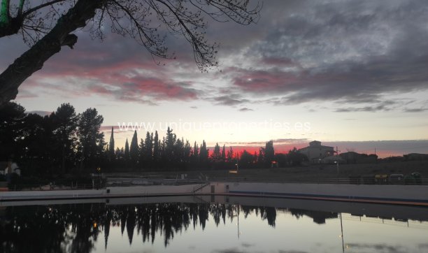 Herverkoop - Land -
Cela