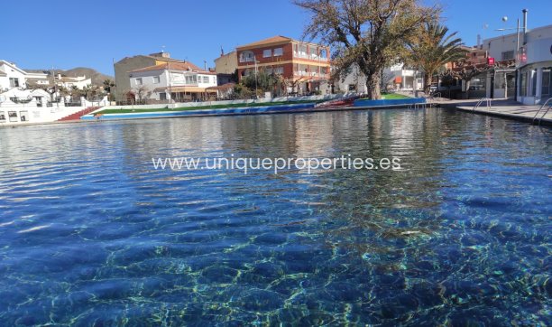 Herverkoop - Land -
Cela