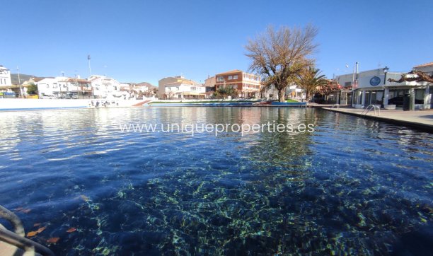 Herverkoop - Land -
Cela