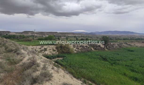Reventa - Cortijo -
Huescar
