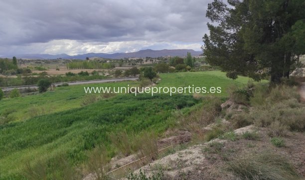 Reventa - Cortijo -
Huescar