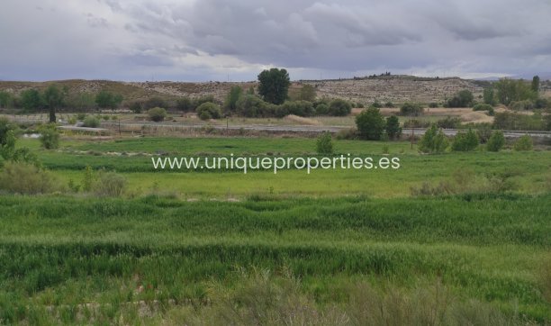 Reventa - Cortijo -
Huescar