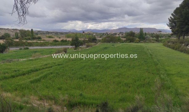 Reventa - Cortijo -
Huescar