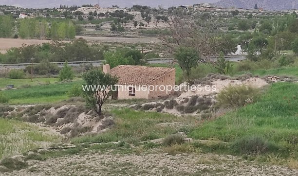 Reventa - Cortijo -
Huescar