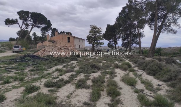 Reventa - Cortijo -
Huescar