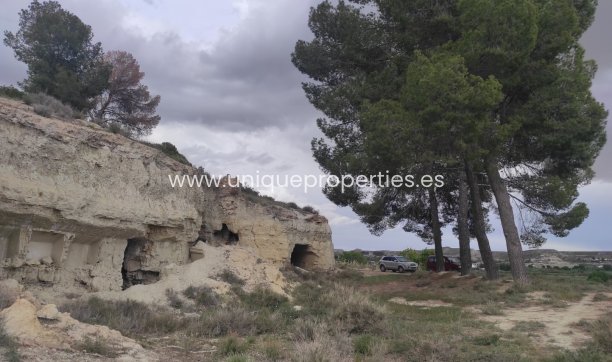 Reventa - Cortijo -
Huescar