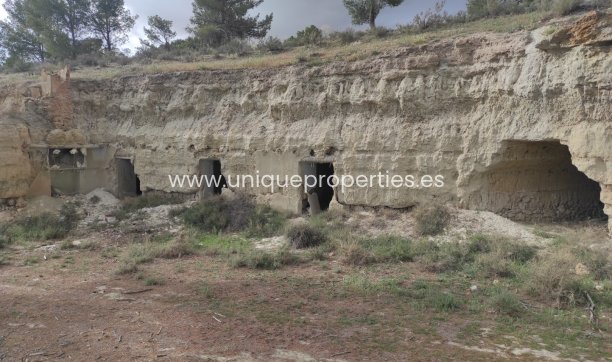 Reventa - Cortijo -
Huescar