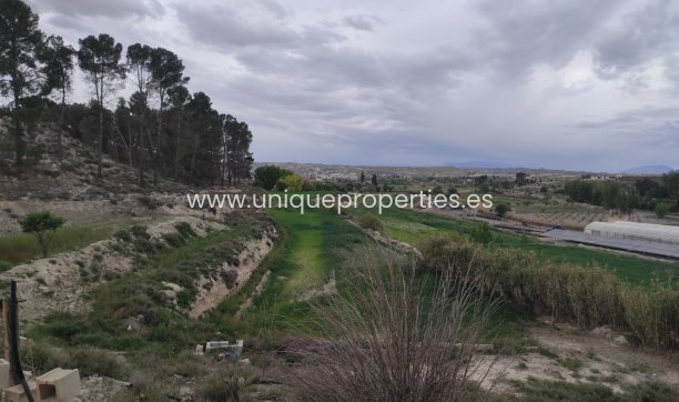 Reventa - Cortijo -
Huescar