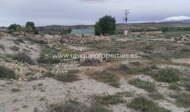 Reventa - Cortijo -
Huescar