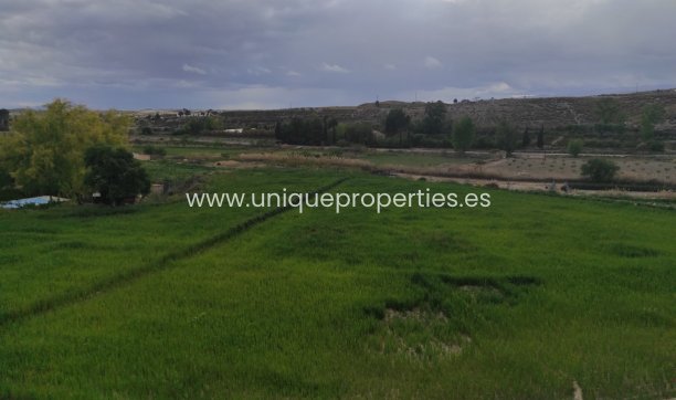 Reventa - Cortijo -
Huescar