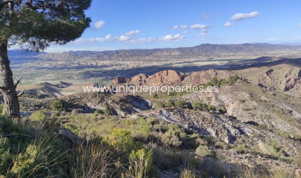 Resale - Land -
Bayarque