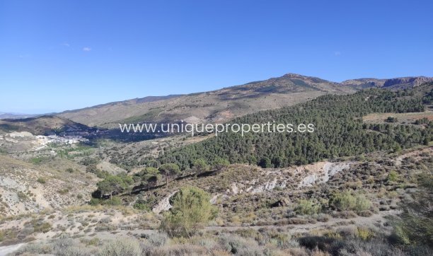 Resale - Land -
Bayarque