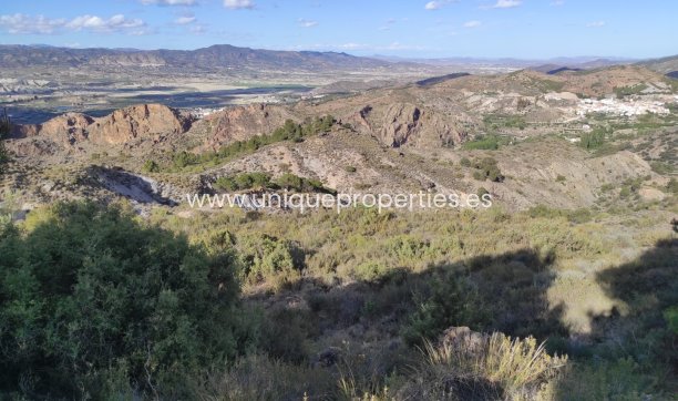 Resale - Land -
Bayarque