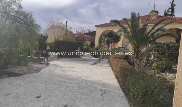 Resale - Villa -
Cela