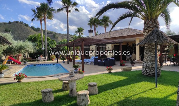 Resale - Villa -
Armuna de Almanzora