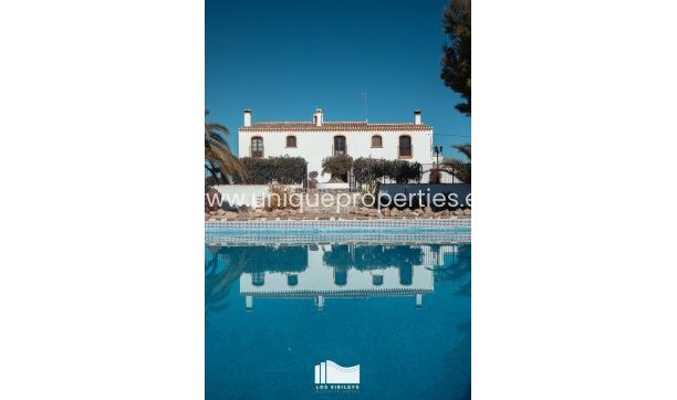 Resale - Country Property/Finca -
Lorca