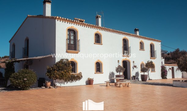 Resale - Country Property/Finca -
Lorca