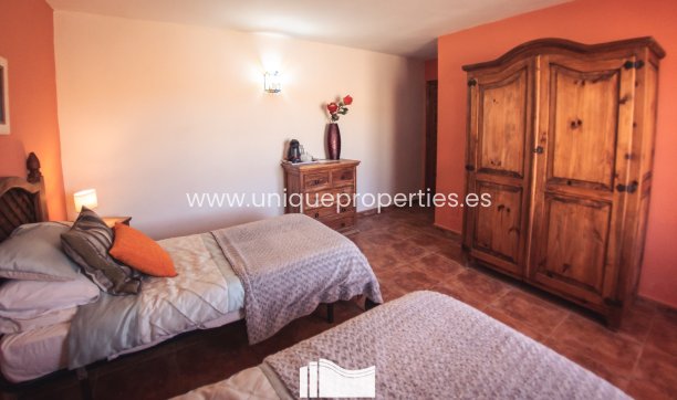 Resale - Country Property/Finca -
Lorca