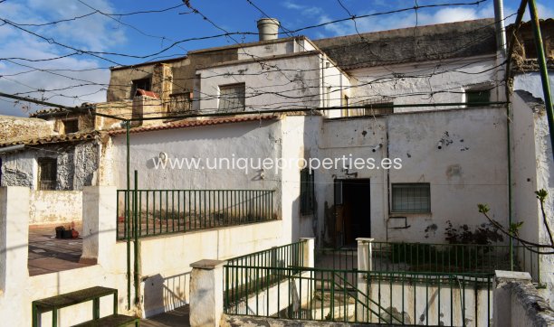 Reventa - Village House -
Sufli