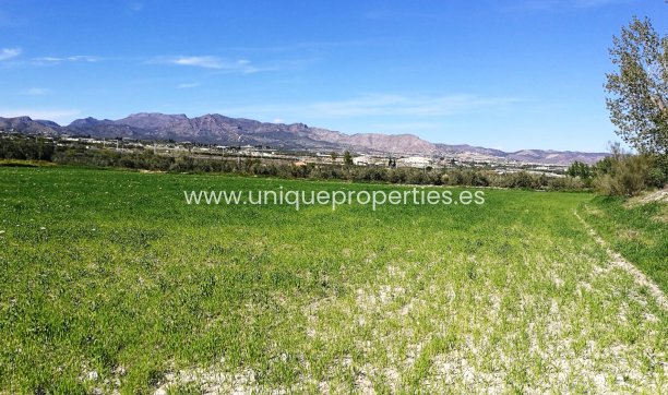 Resale - Land -
Tijola