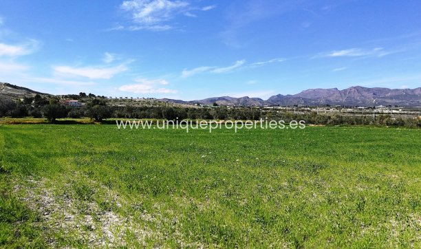 Resale - Land -
Tijola