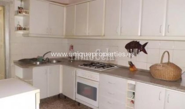 Resale - Village House -
Purchena