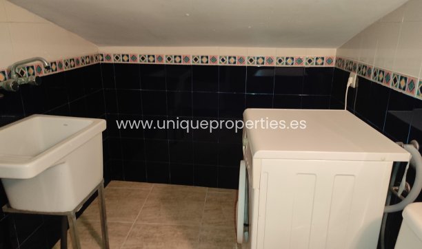 Resale - Village House -
Baza