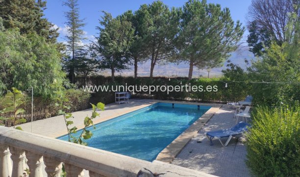 Resale - Villa -
Cela